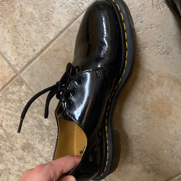 Doc Martens AirWave shiny black women oxfords - Picture 2 of 3